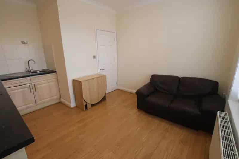Furnished 1-Bedroom Apartment Near Reading Town Centre