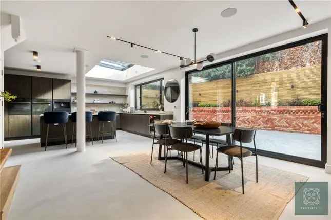 5-Bed Victorian Home in London Clapton Near Overground