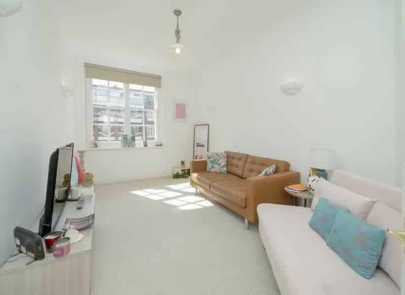 St John's Wood Double Bedroom Apartment - Modern Open Plan Kitchen and Communal Garden