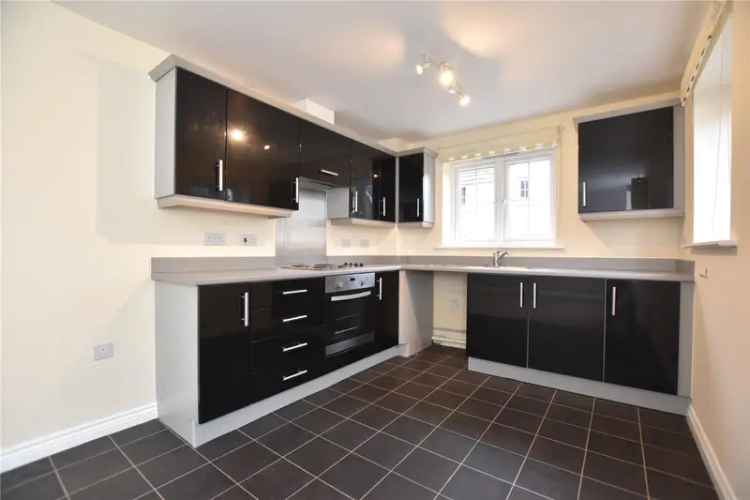 Ground Floor Apartment New Forest Village Two Double Bedrooms Parking Garage