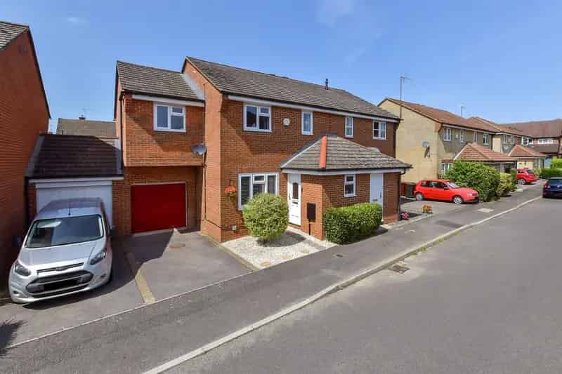 4 Bedroom Semi-Detached House for Sale