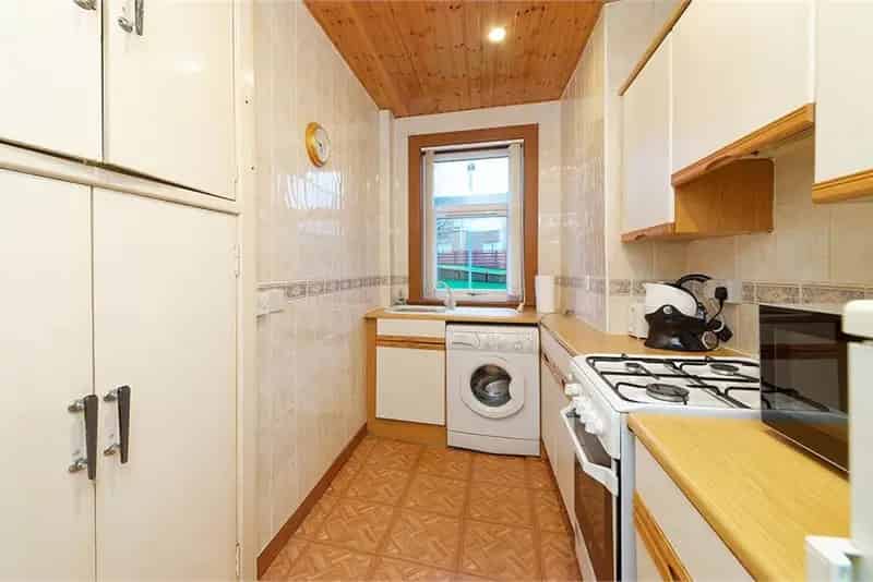 2 Bed Flat Lower Villa with 1 Reception Room Private Garden Parking