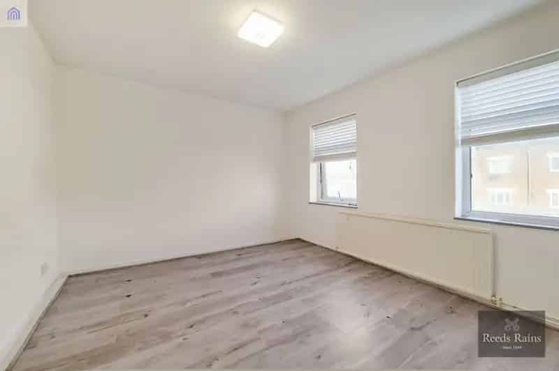 2 Bedroom Flat for Sale London SE17