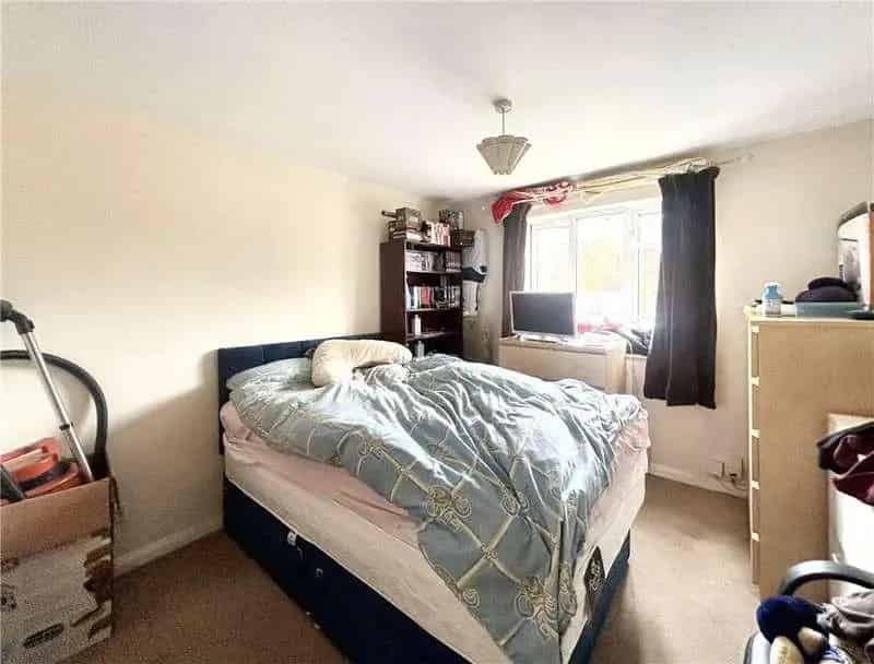 1 Bed Flat for Sale Ground Floor Apartment Near Train Station
