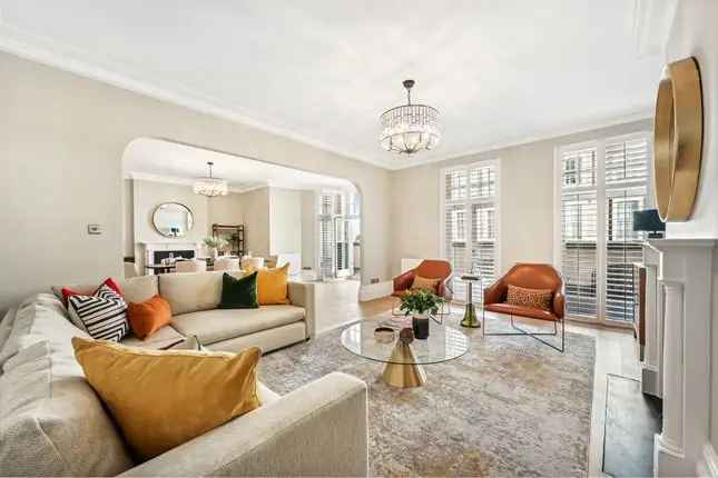 Flat to rent in St Georges Court, Gloucester Road, South Kensington, London SW7