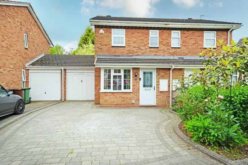 2 bedroom semi-detached house for sale