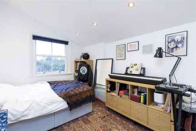 Terraced house to rent in Clinton Road, London E3