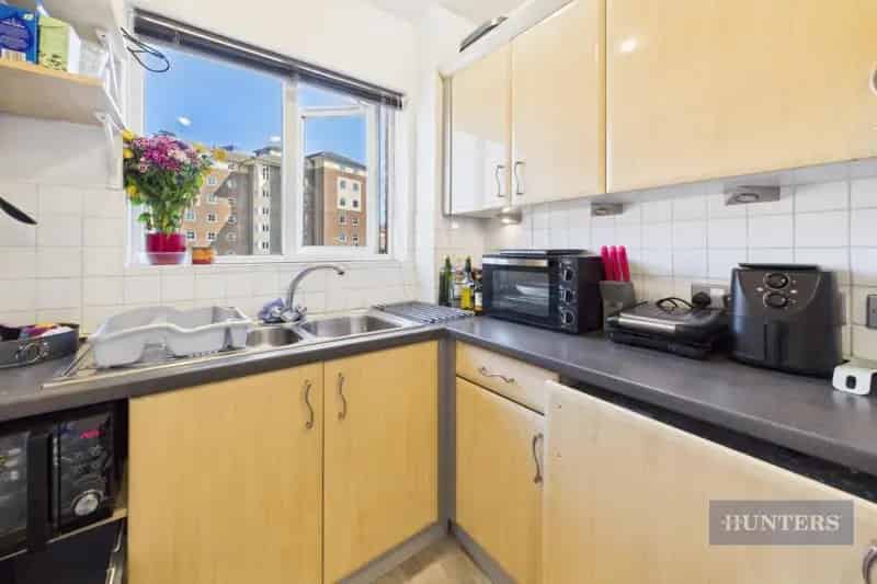 2 Bed 2 Bath Top Floor Flat for Sale