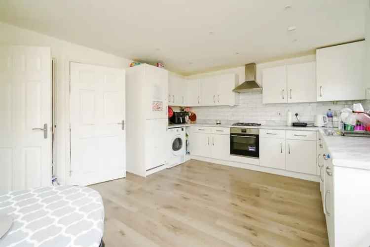 Spacious 4-Bedroom Family Home in Banbury with Garden and Garage