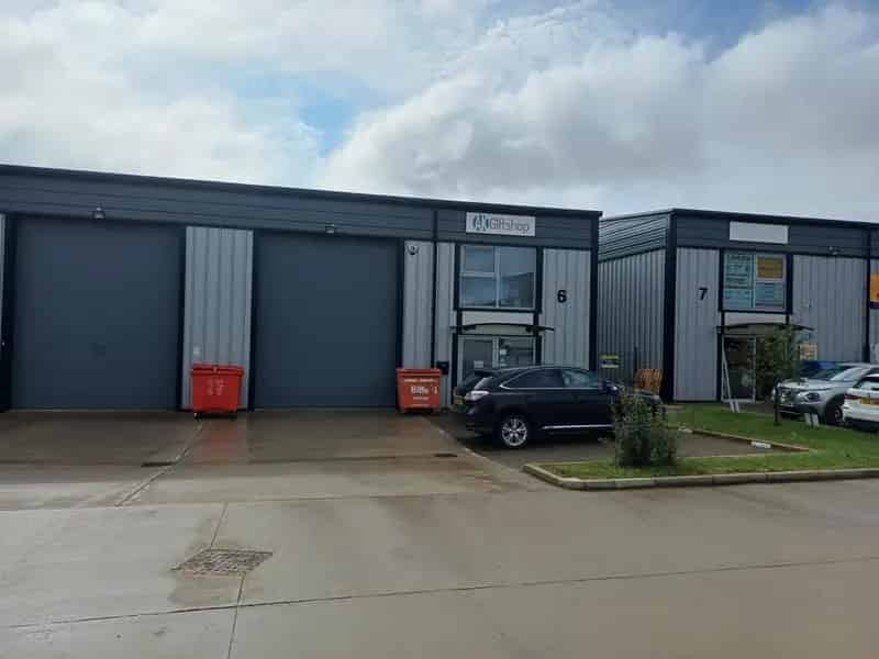 Steel Portal Frame Unit with Office Space and Parking