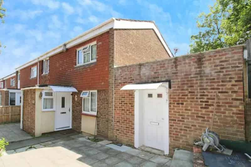 5 Bed Extended End Terrace House with 1 Bed Flat For Sale