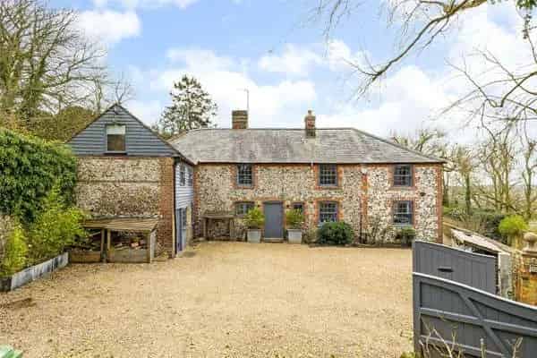 Horseshoe Cottage: Charming Period Home with Open Plan Living and Stunning Views
