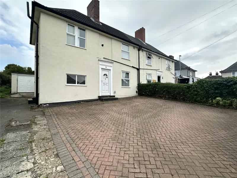 3-Bedroom Semi-Detached House Near Amenities