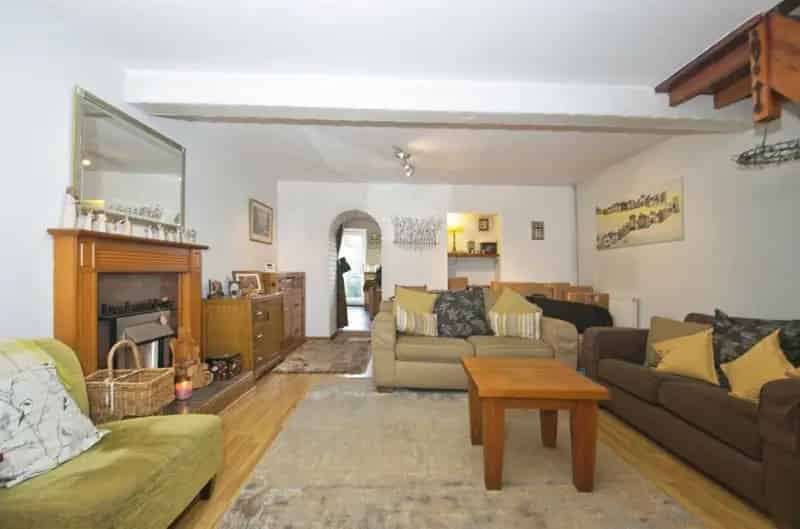 2 Bedroom Extended Mid-Terraced Cottage Near Bryngarw Country Park