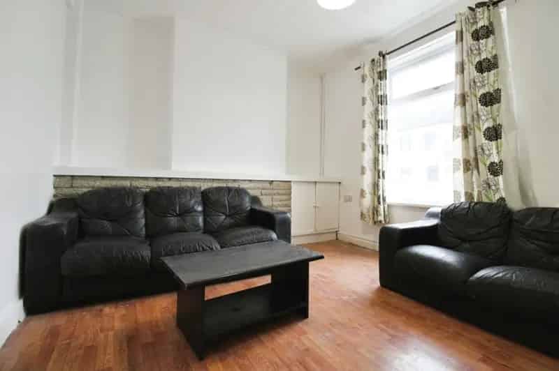 Four Bedroom Mid Terrace House - Investment or Family Home