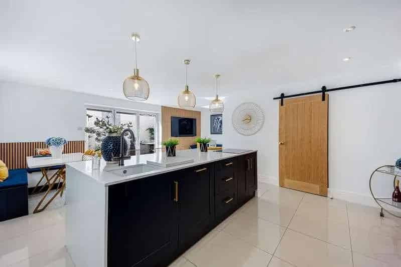 4 bed house for sale