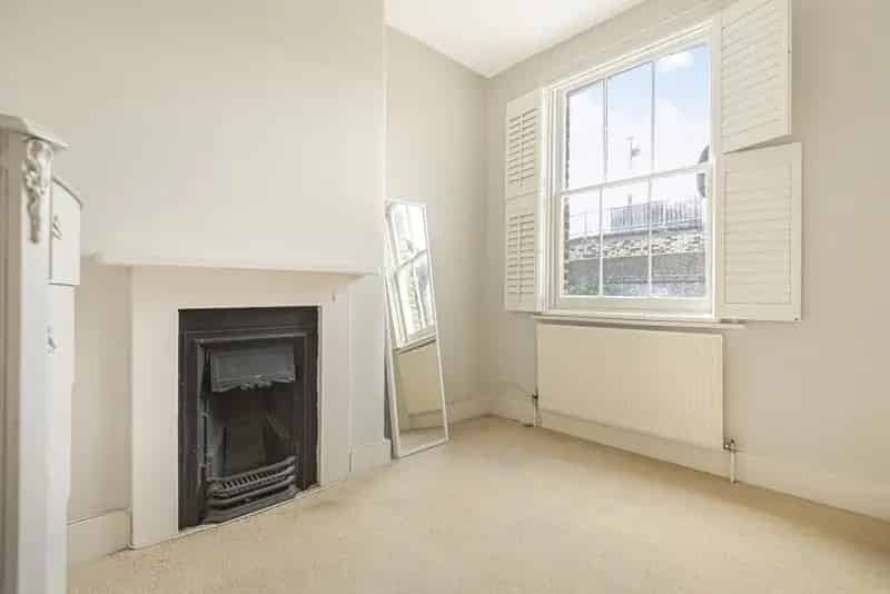Two-Bedroom Cottage in Shaftesbury Estate Battersea