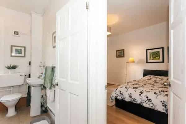 Two Bedroom Ground Floor Flat near Tower Hill Stations