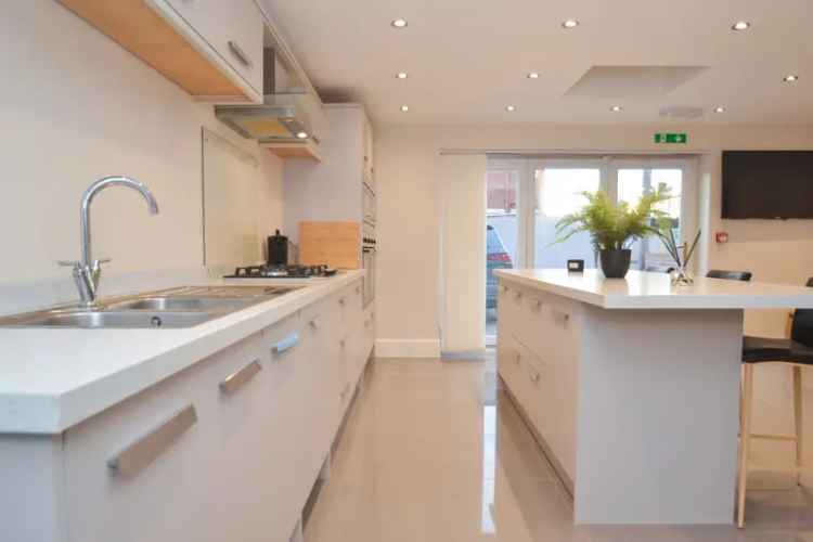 6 Double Bedroom House Share Near Me