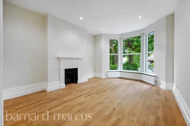 Refurbished Ealing Apartment Near Ealing Broadway