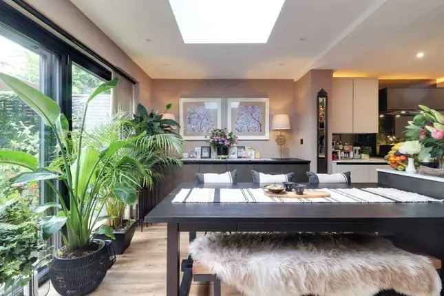 4 Bedroom Townhouse for Sale in Eliot Gardens Roehampton SW15