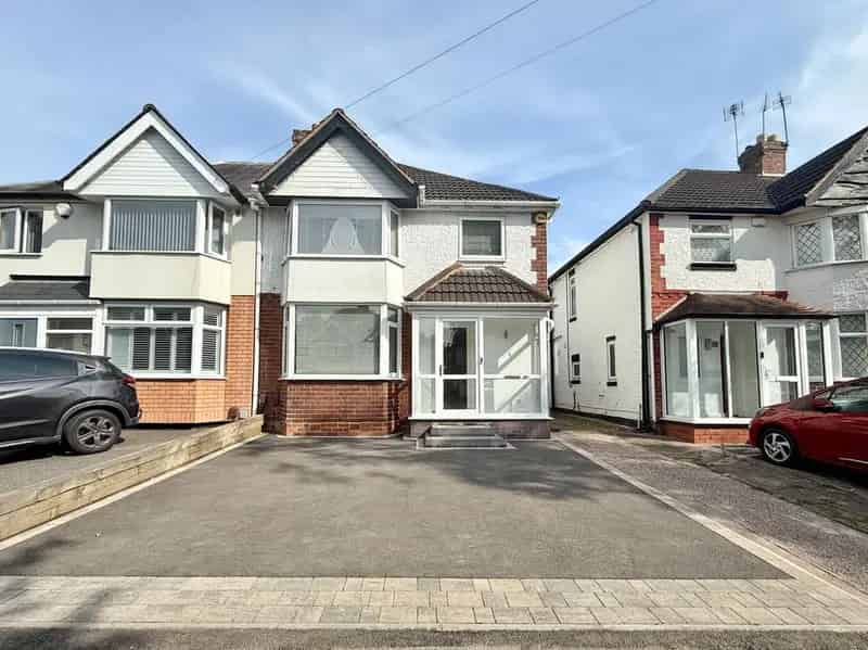 3 Bedroom Semi-Detached House for Sale