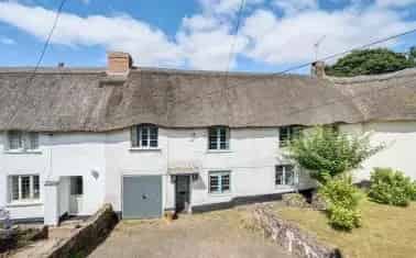 Spacious Character Cottage in Silverton with Westerly Garden and Parking