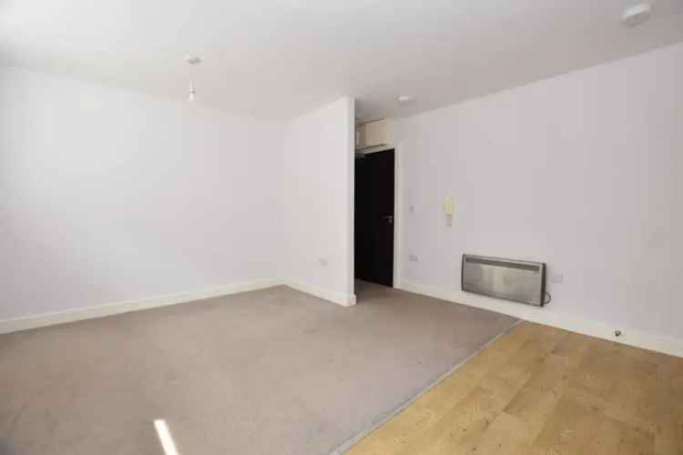 1 Bedroom Flat for Sale in Kirkburton