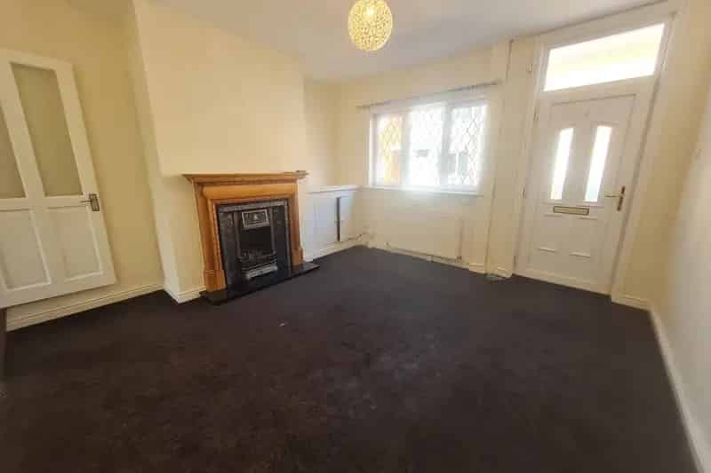 3 Bedroom Mid Terrace House with Garden and Parking