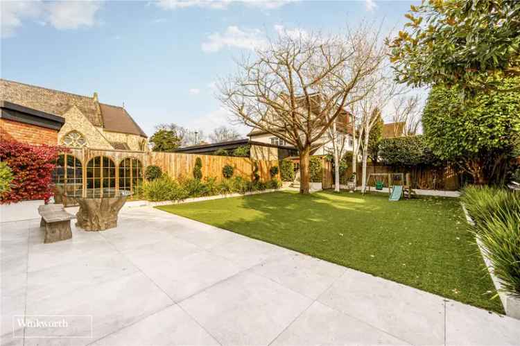 6 Bedroom House in Grove Park London