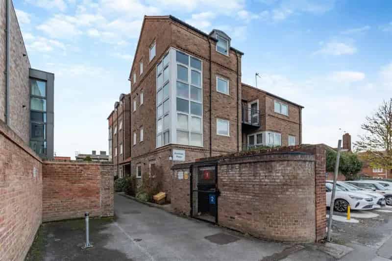 2 Bed Flat for Sale near York City Walls