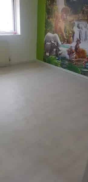 Large 2 Bed End House with Garden Near Schools and Shops