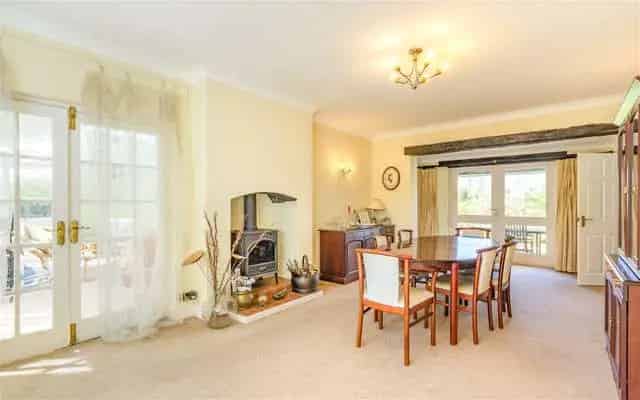 Spacious Detached House with 5 6 Bedrooms and 079 Acres of Gardens