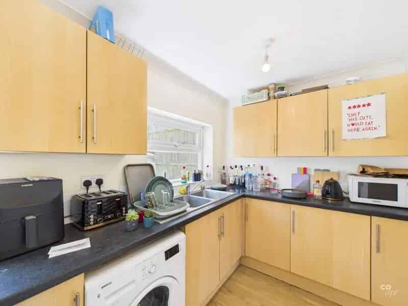 6 Bedroom Student House Bills Included Gardener Option Available