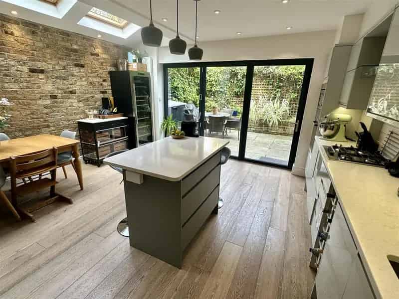 3 Bedroom House to Rent Brixton