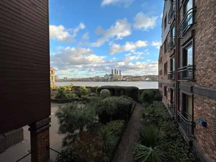 1 Bed Property for Sale Greenwich River Thames Views Garage