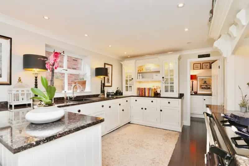 Spacious Family Home in Upton with Landscaped Gardens