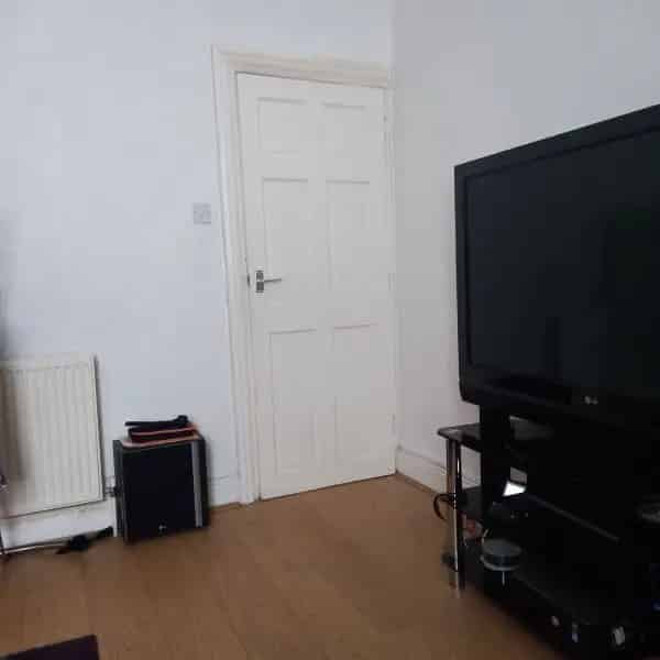 2 Bedroom House Huddersfield Town Centre Near