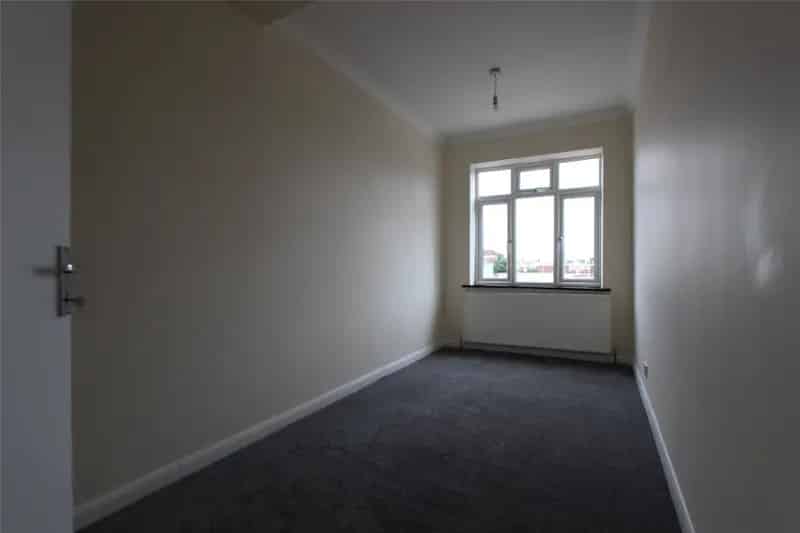 2 Bedroom Flat Hadleigh Refurbished Large Lounge Private Roof Terrace