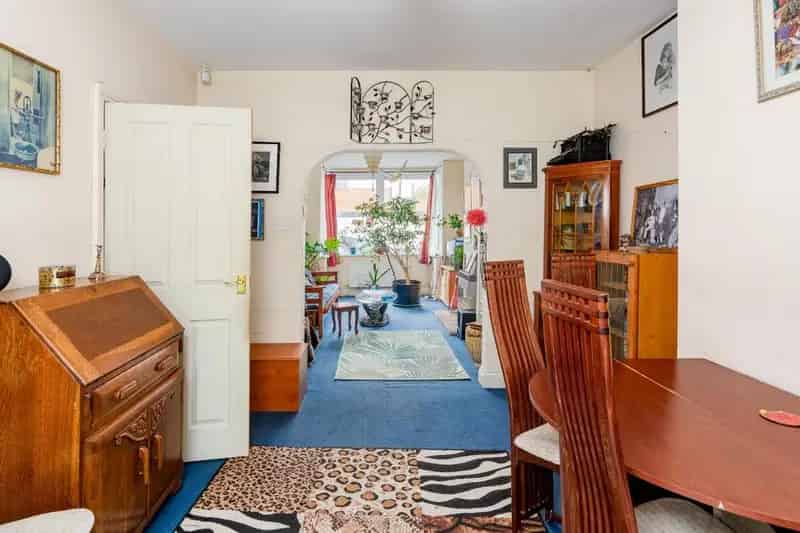 6 Bedroom Terraced House for Sale in Totterdown