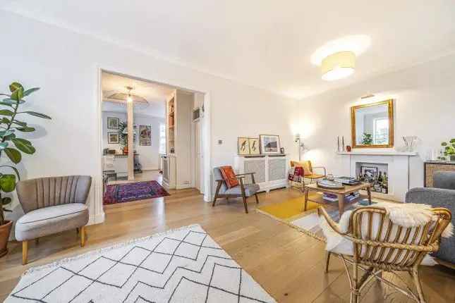 Flat for sale in Porchester Square, London W2