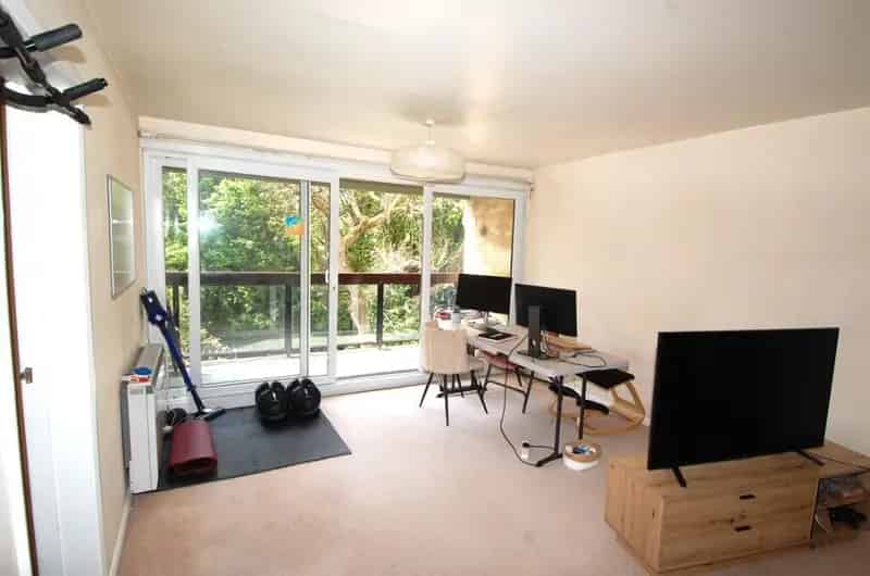3 Bedroom Apartment with Garage - East Side City