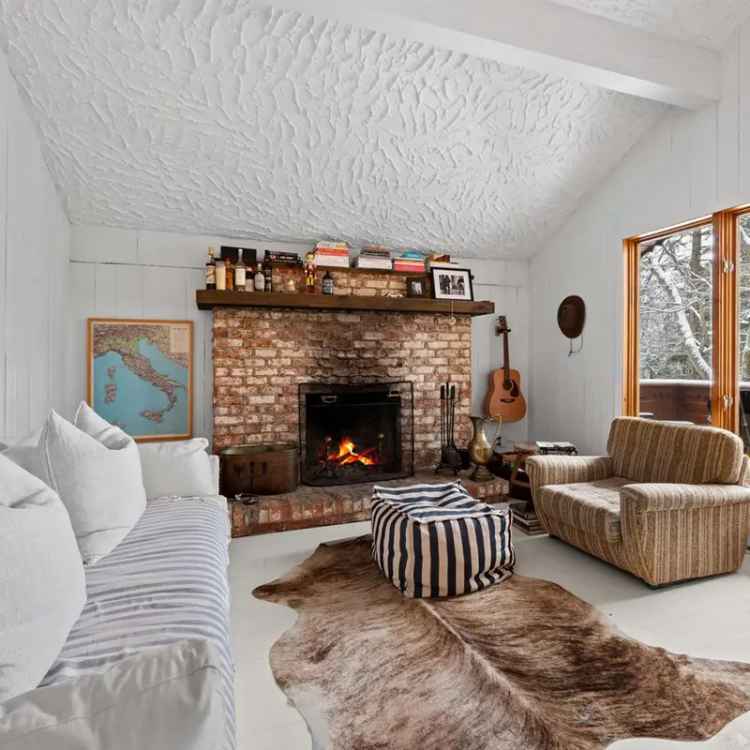 Ski Chalet near Mont-Sutton Sleeps 6