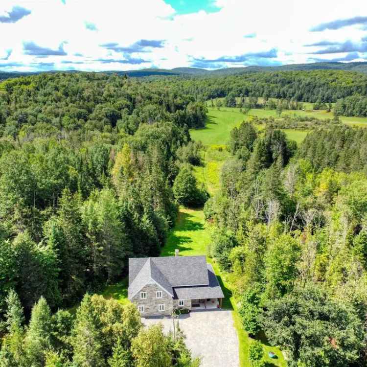 2-Bedroom Stone Cottage near Mont-Tremblant