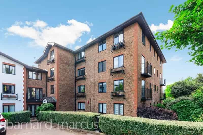 Two Double Bedroom Apartment in Wandsworth