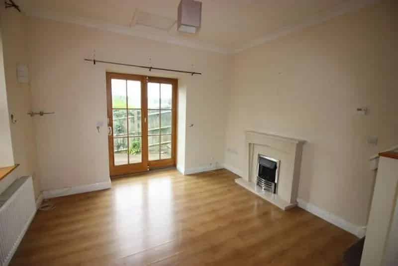 1 Bed House for Sale Near Town Centre