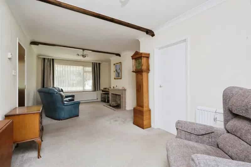 Four Bedroom Detached Chalet Bungalow in Hailsham