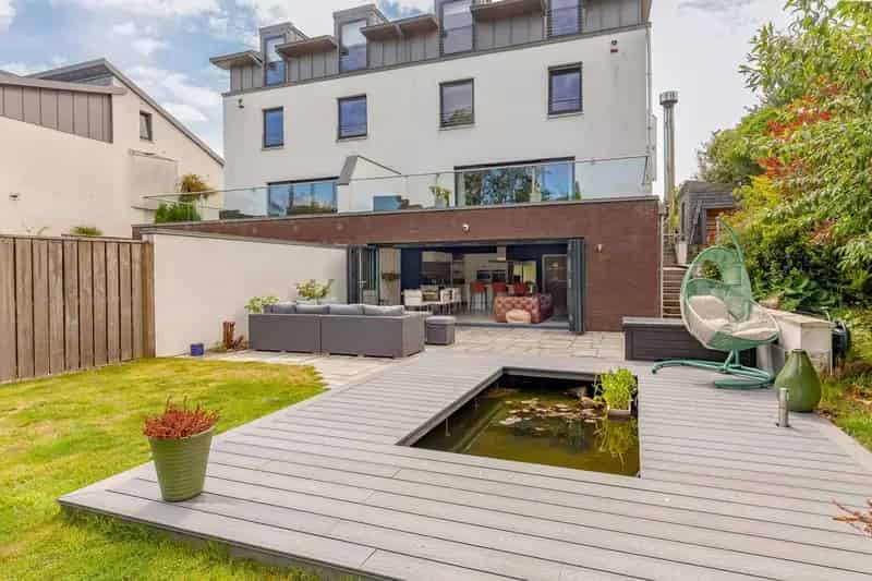 4 Bedroom Villa for Sale Near Edinburgh Airport