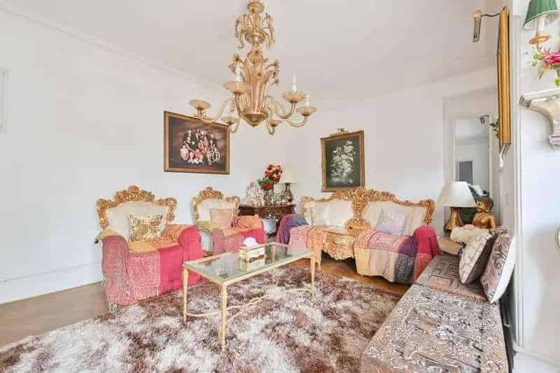 5 bed house for sale