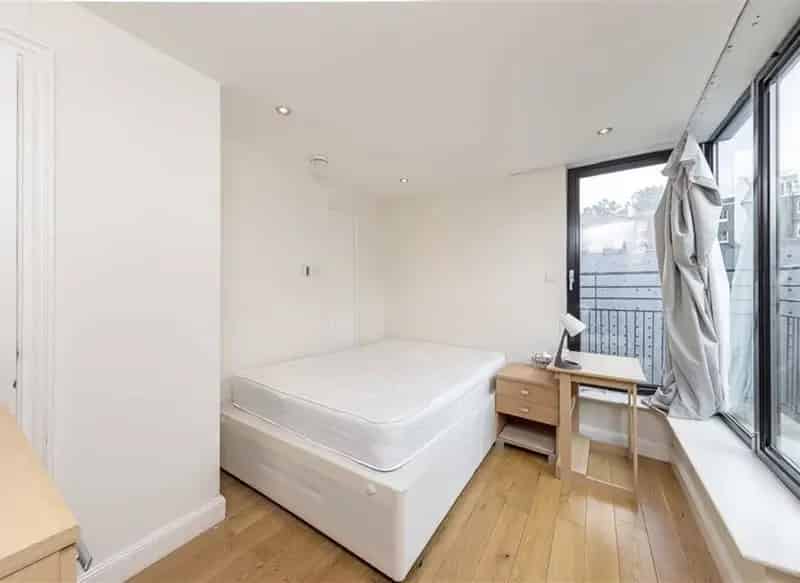 Two Bedroom Apartment near Gloucester Road Tube Station
